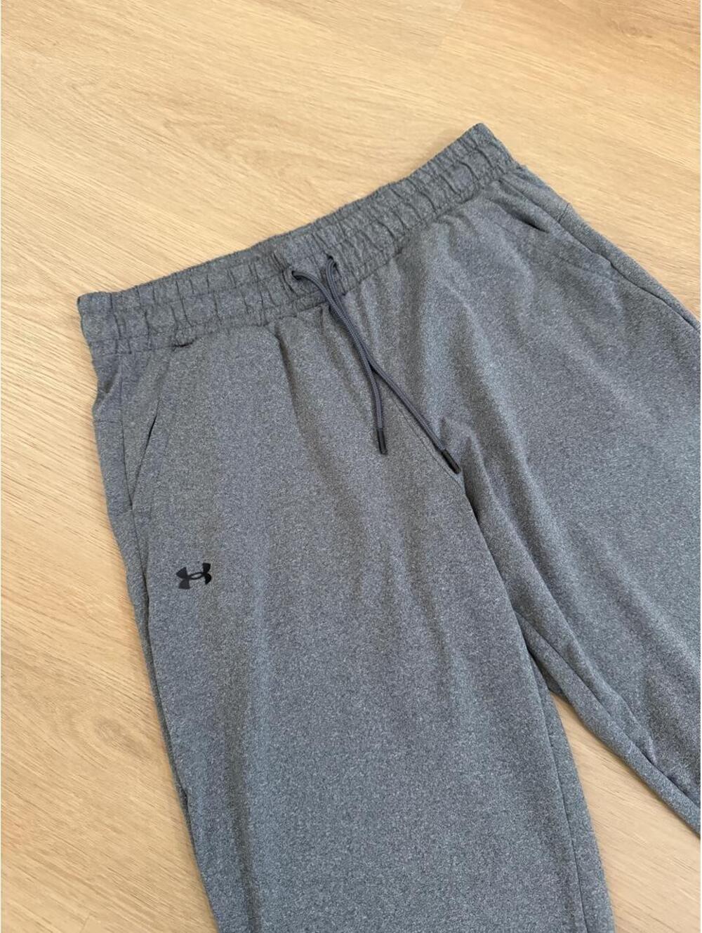 Under Armour Heather Gray Athletic Jogger Sweatpants – Small